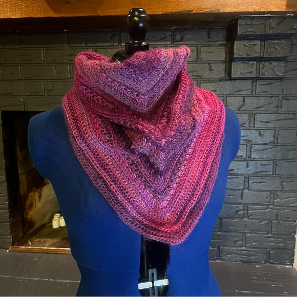 Handmade Crochet Cowl 100% Acrylic - Picture 1 of 7